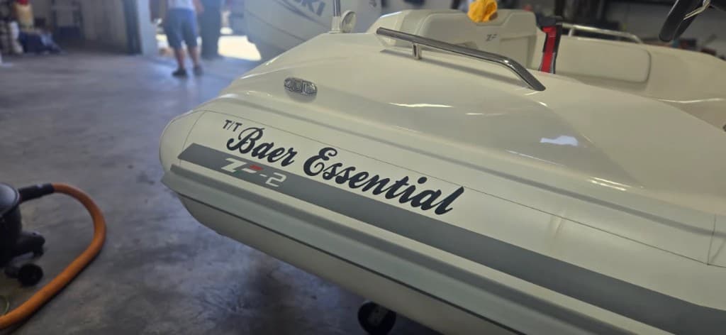 T/T Baer Essential lettering, Yacht tender